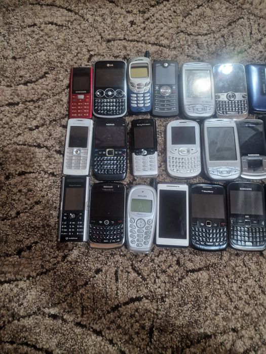 Vand lot telefoane vechi de colectie