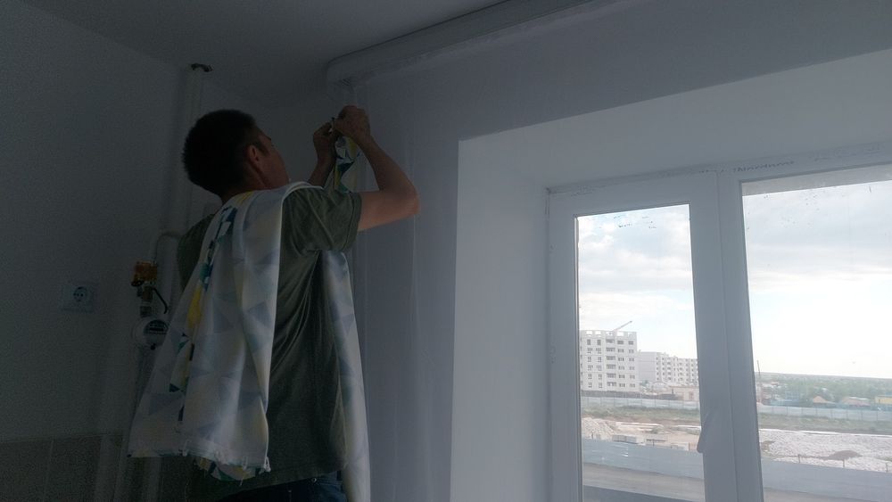 Гардины карниз вешаем