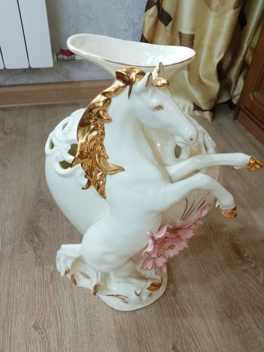 Вазы фарфоровая и керамика