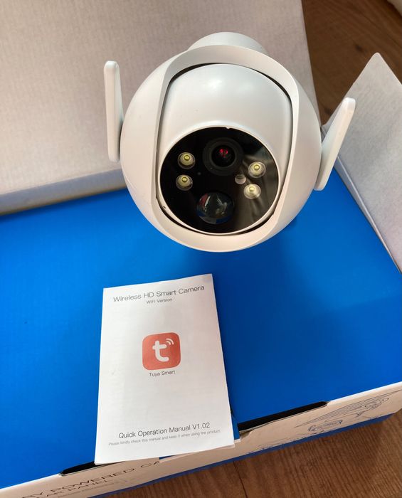 Камера със соларен панел и батерии