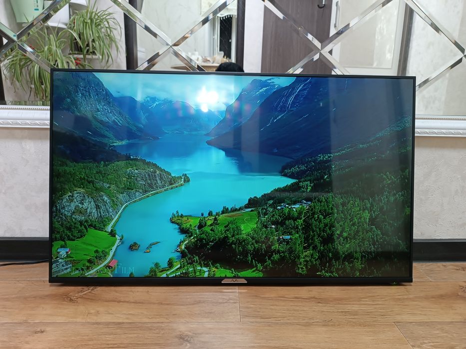 Телевизор AVA Smart 43" + Кронштейн.