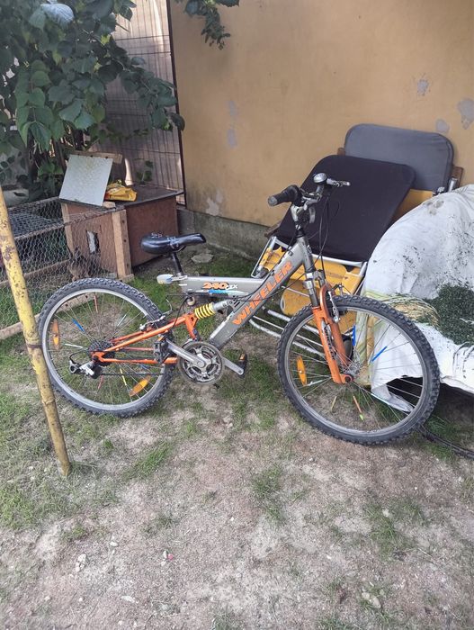 Bicicleta cu suspensii fata spate