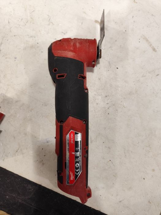 Безчетков акумулаторен мултитул Милуоки Milwaukee M12 FMT+ 4Ah