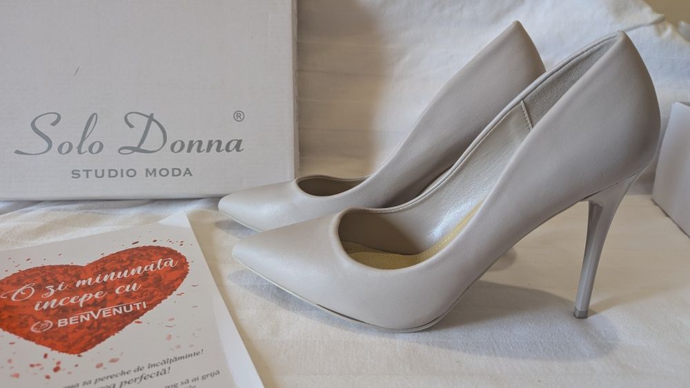 Pantofi stiletto nr 39  gri cald