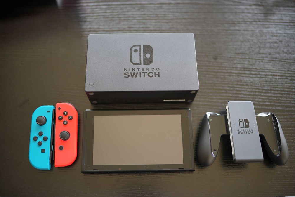 Nintendo Switch + Original Box