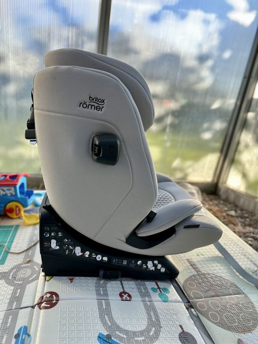 ЧИСТО НОВ Britax romer advansafix pro lux