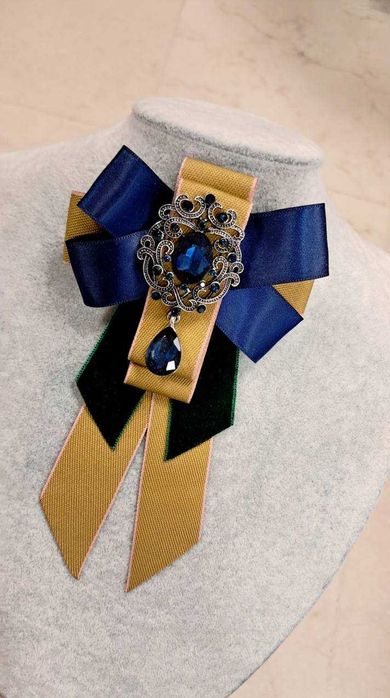 Дизайнерски ръчно изработени брошки