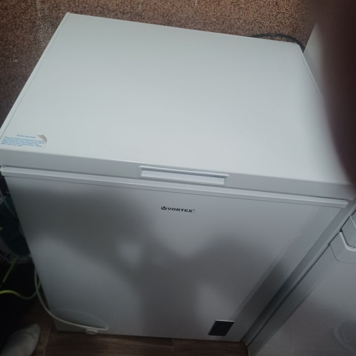 Am de vânzare lada frigorifica este noua nouta