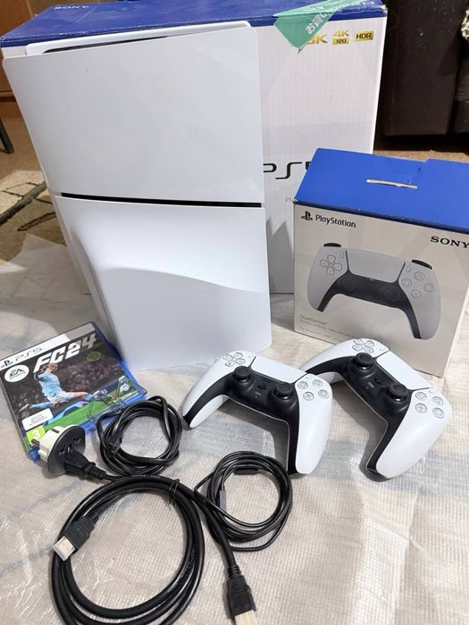 Sony PlayStation PS5 с 2 геймпадами