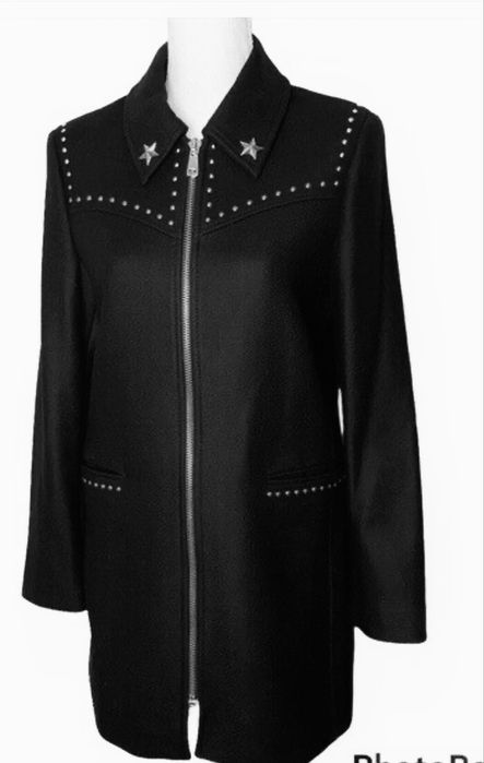 Vand  pardesiu Zara, nou, scurt, negru, cu tinte, XS