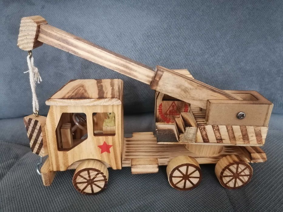 Еко детски играчки от масивно дърво.