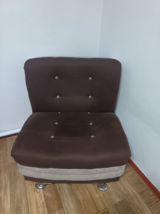 Продам диван с креслами