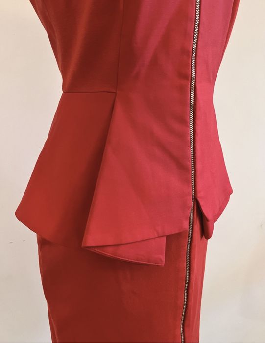 Червена рокля DIKA