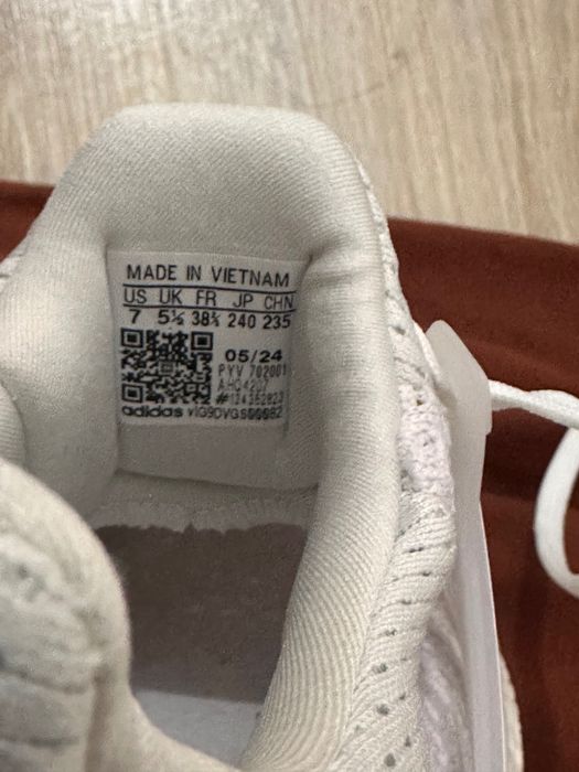 Кроссовки адидас, белые