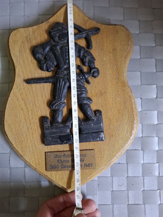 Пано с метална фигура