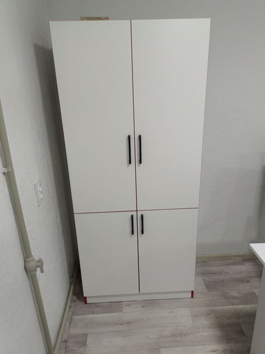 Стол, стуля, шкаф