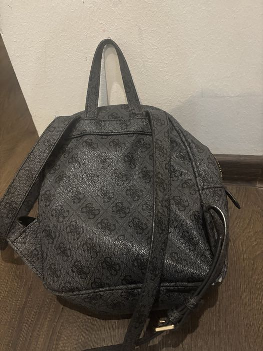Дамска раница Guess