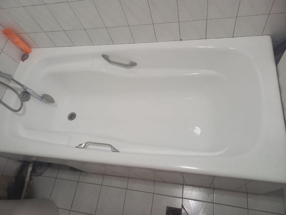 Chugunni vanna srochna sotiladi