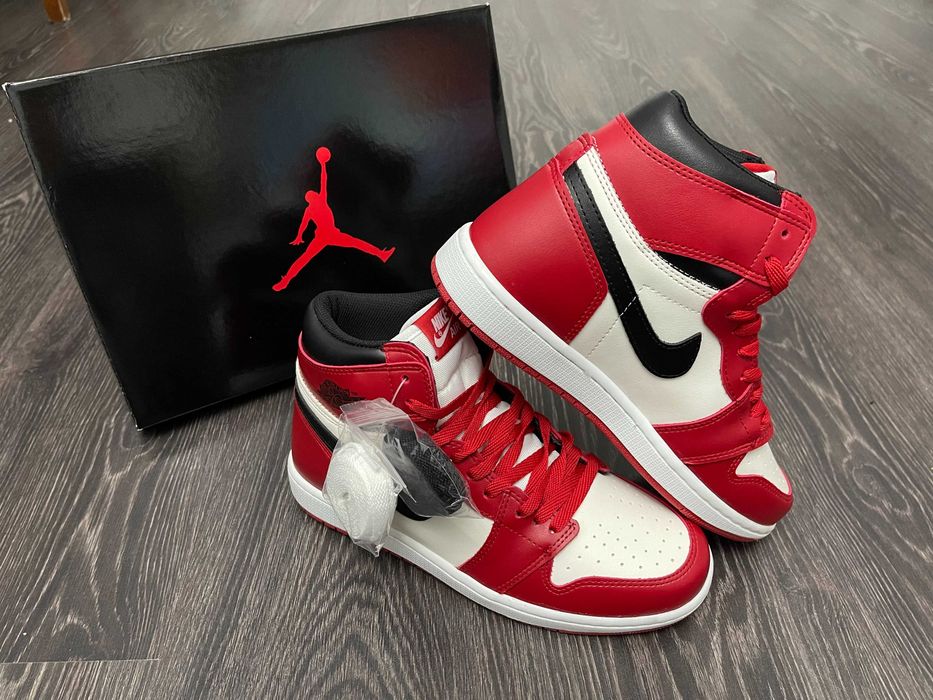 Adidasi Nike Air Jordan1 High Chicago Red NOU Premium