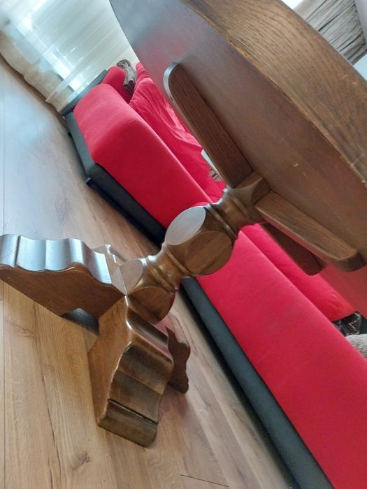 Дървена, холна маса.