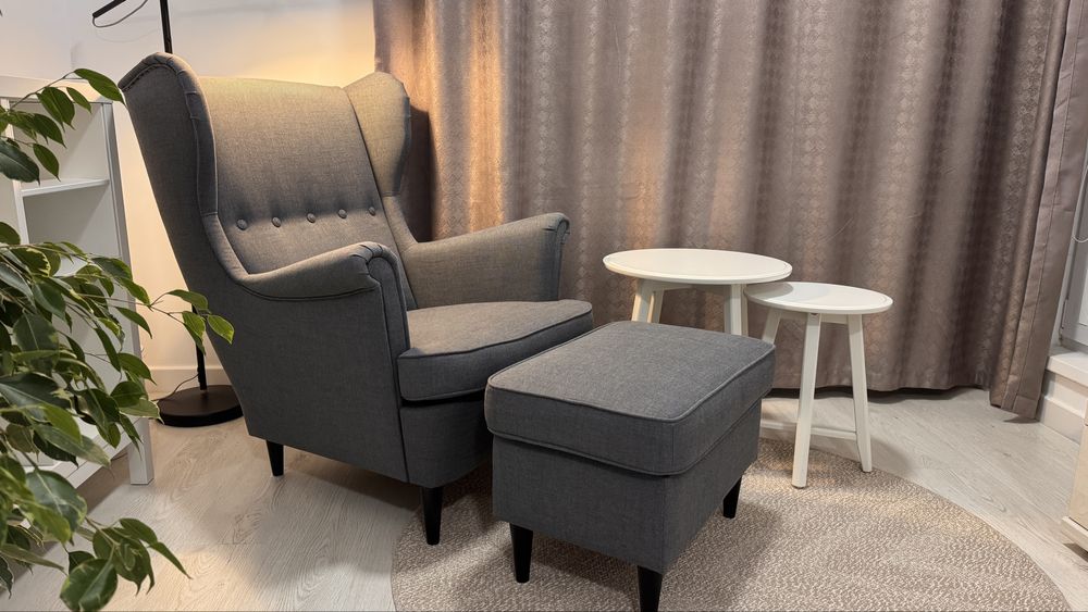 Fotoliu si taburet Ikea gri Strandmon