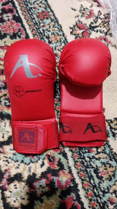 Перчатки WKF новые