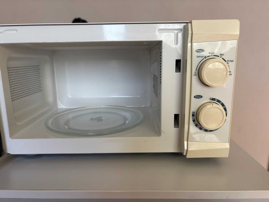 Микровълнова фурна KTN – 20 л, механично управление