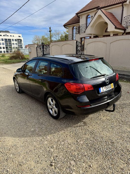 Opel Astra J an 2011 1.7Cdti cp 110 Pret  3200€uro