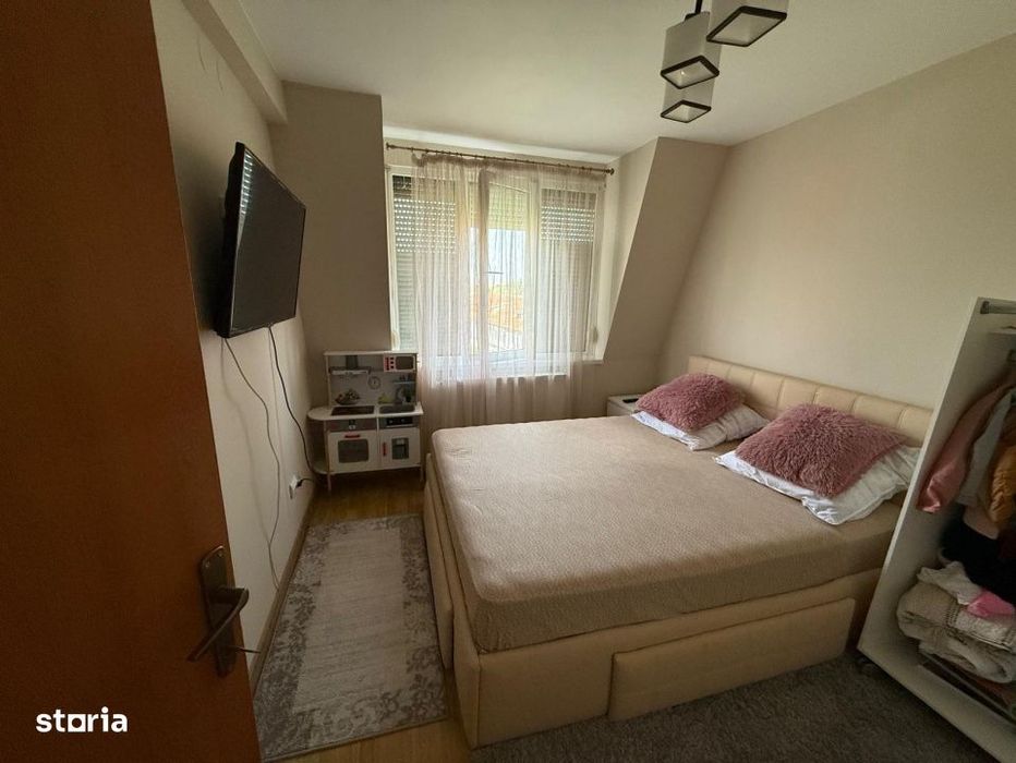 Apartament 4 camere decomandat cu scara interioara, Zona Sarari