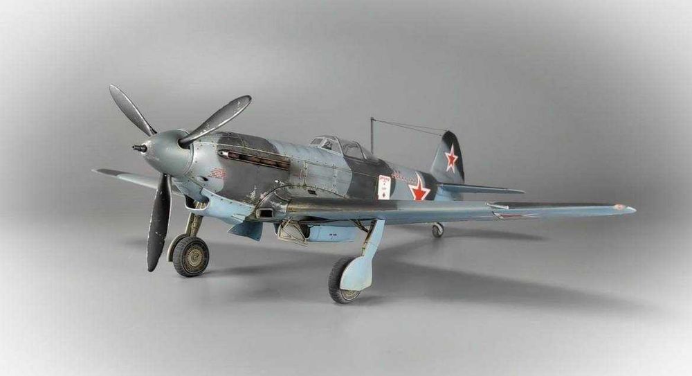 Сборная модель самолета Як-9Т (Звезда, 1:48)