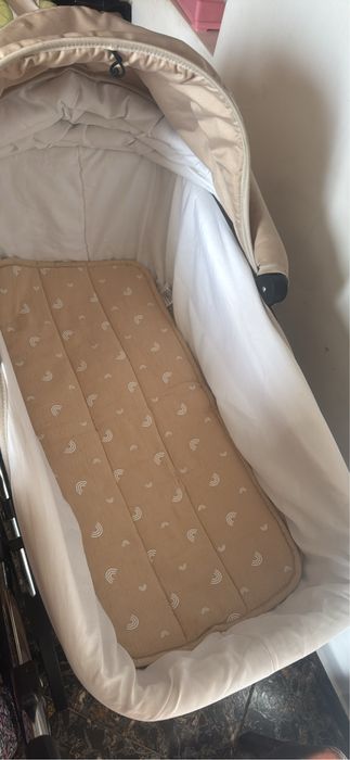 Vând carut 3in1 toate piesele sunt intacte si sunt foarte confortabile