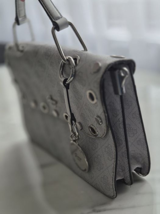 Дамска чанта Guess