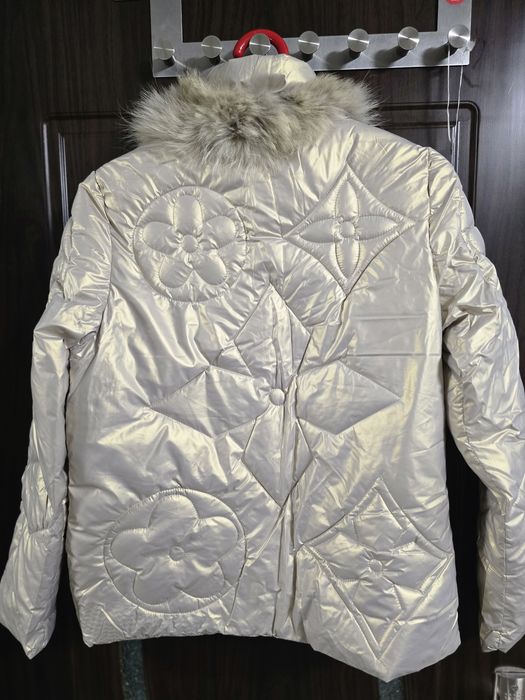 Златисто яке с яка от естествен косъм