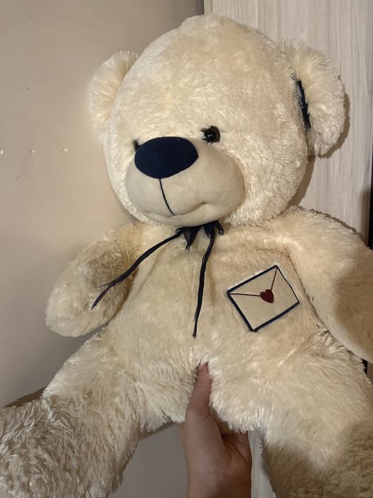 Голям плюшен мечок