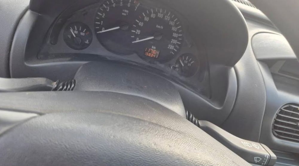 Opel corsa- 1.0 benzina- trapa-2003