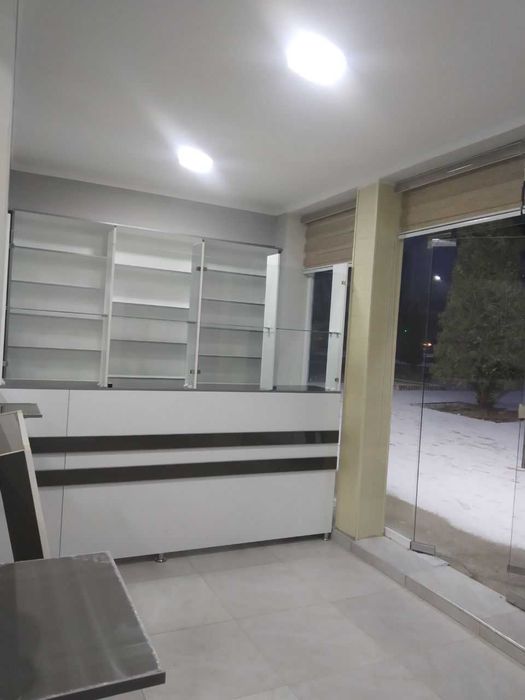 СРОЧНО ПРОДАЕТСЯ недорого мебель для аптеки