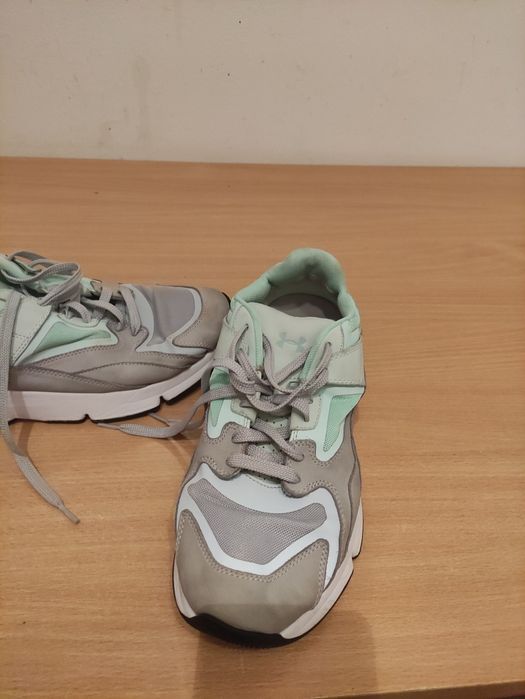 Adidași under armour