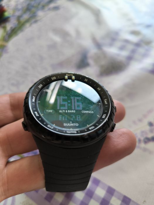 Продавам мъжки часовник Suunto Core All Black Vector!
