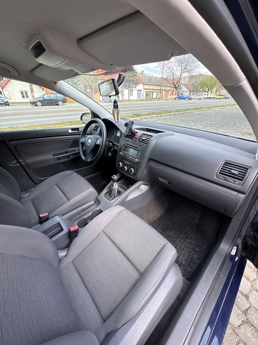 Vând Volkswagen Golf 5 1.4 Benzină – 2005
