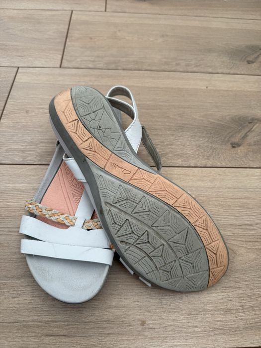 Отлични сандали Clarks