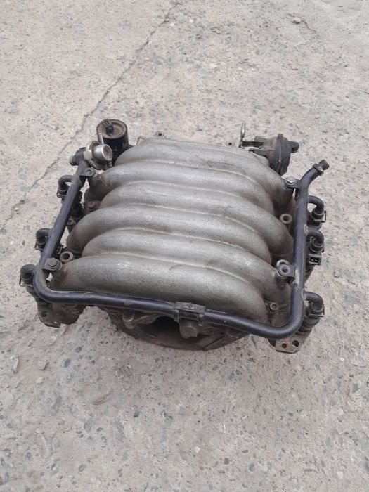 Воздушный коллектор Audi c4 2,8