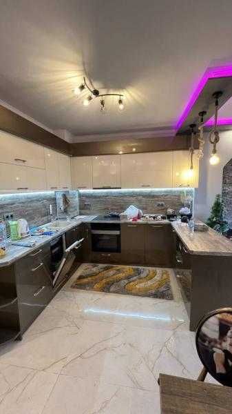 Дава се под наем Тристаен апартамент в Бургас, Зорница - 100 кв.м за 1122 € - Снимка #2