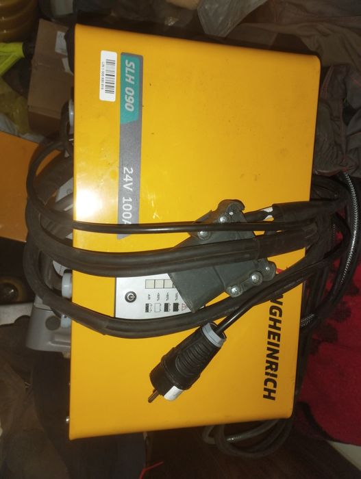 Stații încărcare lize electrice și stivuitoare