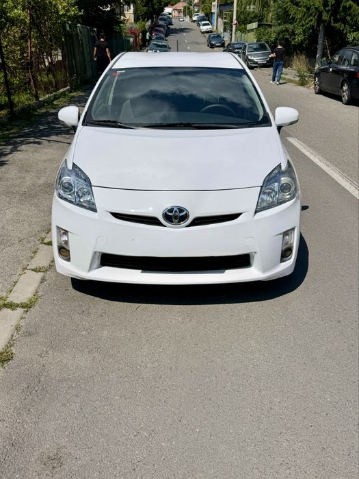 Inchiriez Toyota prius 3 hybrid/gpl pt glovo/bolt food/wolt