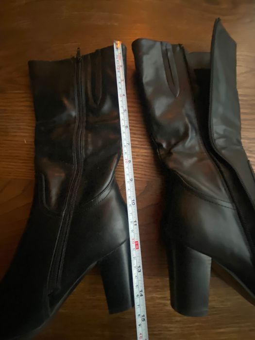 Продавам дамски ботуши от естествена кожа