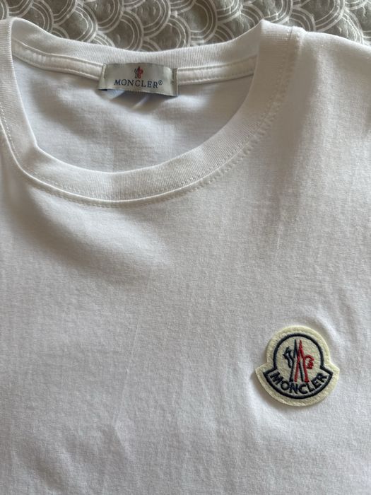 Moncler тениска.
