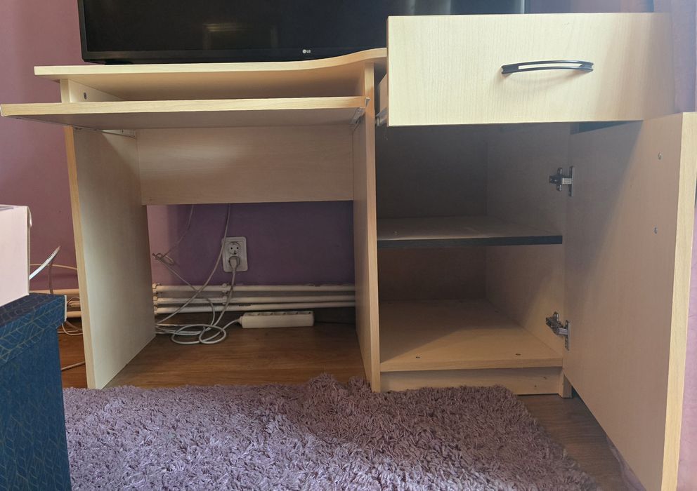 Ocazie! Birou de studiu solid, ca nou, montat.