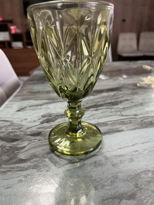 Стеклянные бокалы