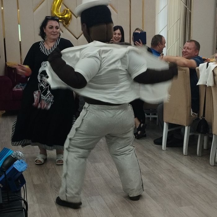 Ведущая праздники