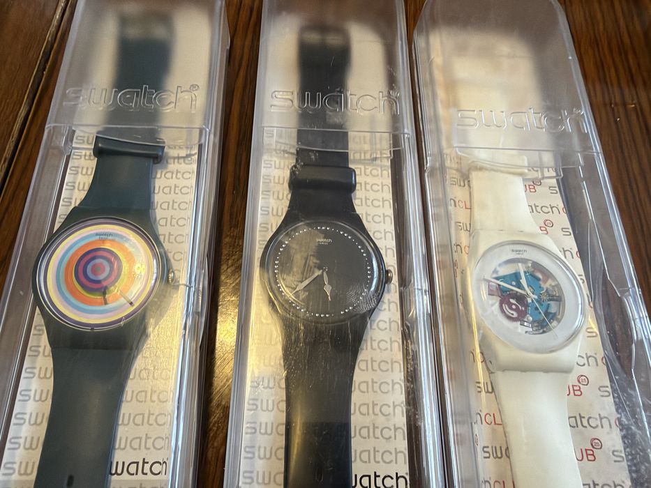 Три часовника Swatch